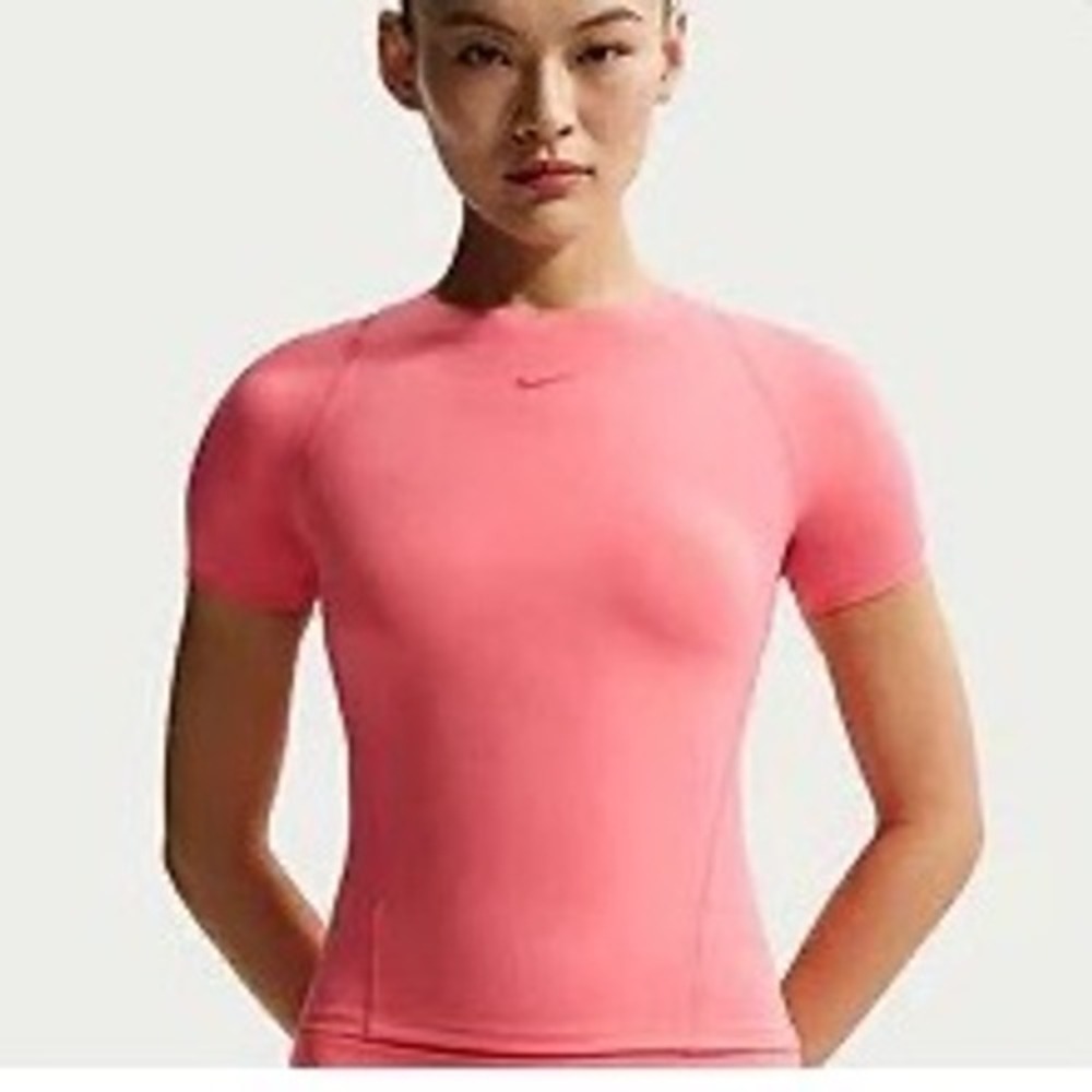 Nike Universa Dri-FIT Short-Sleeve Top Women XS Sea Coral Lt Fusion Red Slim Fit